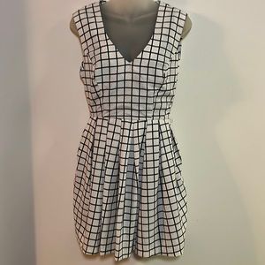 Forever 21 Summer Cocktail Party Dress White/Black Plaid Pleated Skirt Size M